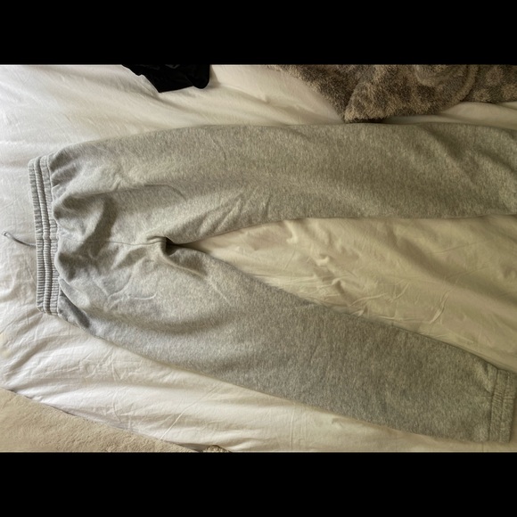 Grey TNA sweatpants - Picture 3 of 3